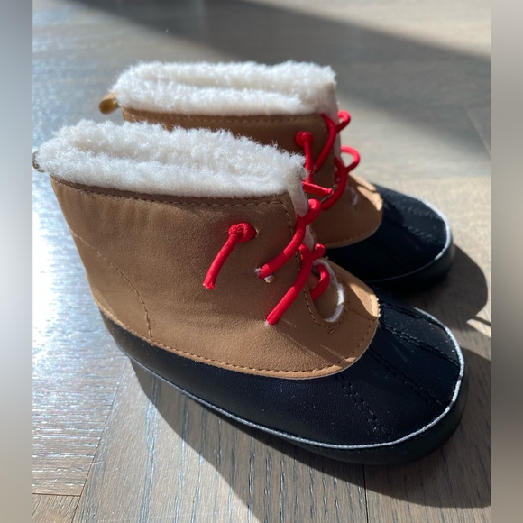 Warm Fuzzy Baby Duck Boots Size 9-12 months - Picture 2 of 5
